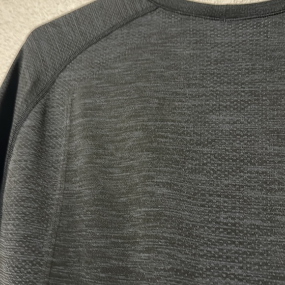 Lululemon Metal Vent Tech Size L - Picture 4 of 5